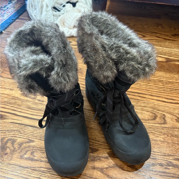 Khombu Women's Black Faux Fur-Trim Lace-Up Winter Boots - Picture 2 of 7